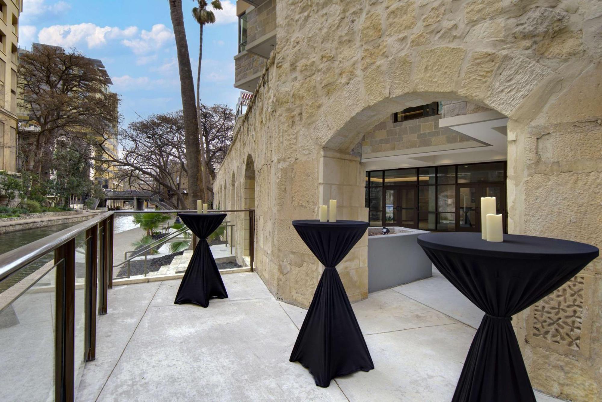 Hotel Hampton & Riverwalk