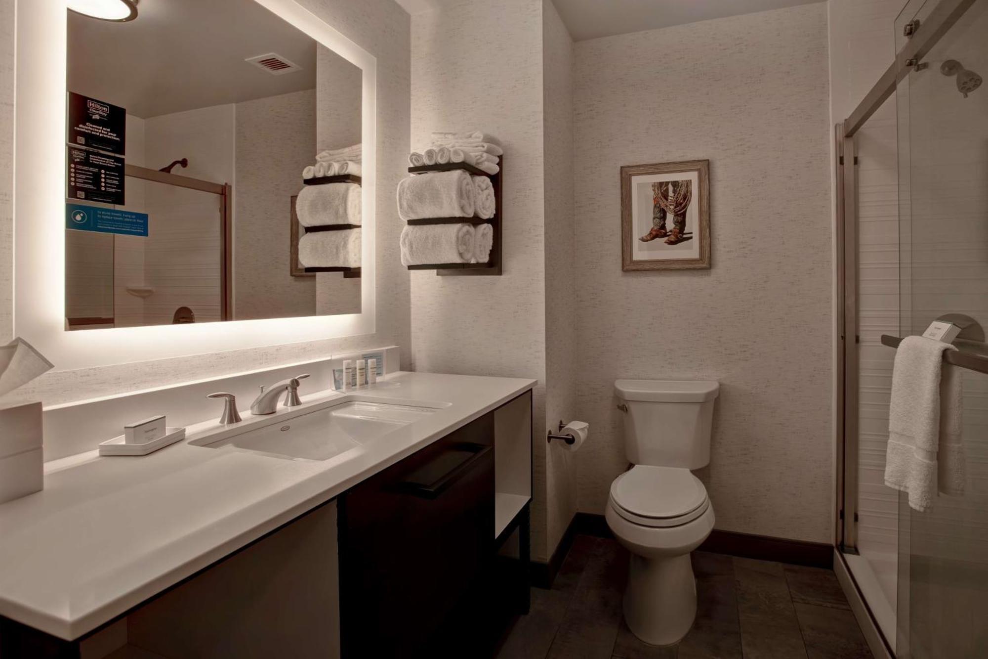 Hampton & Riverwalk Hotel